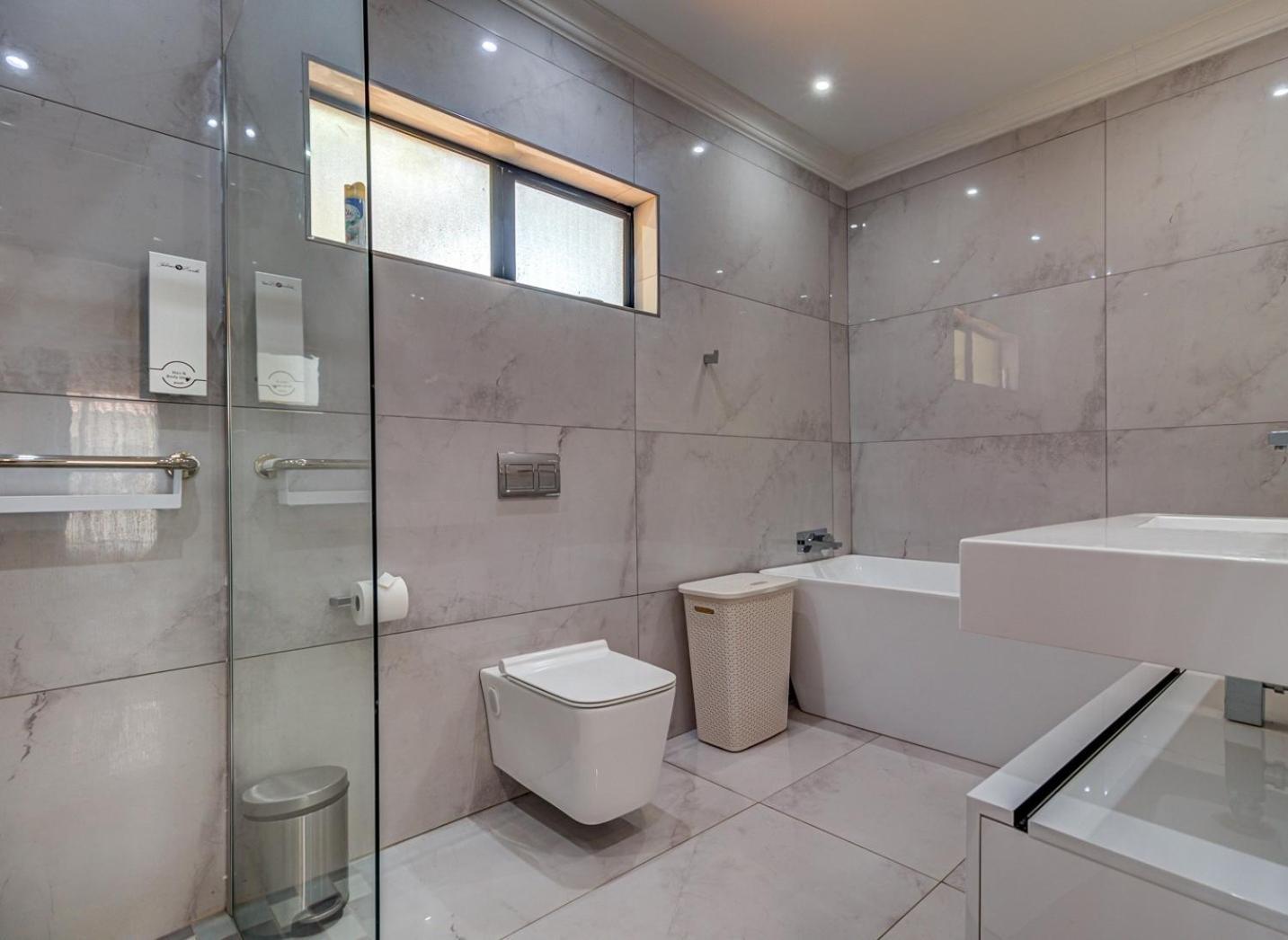 Eagle Rock Executive Guest House Кемптън Парк Екстериор снимка