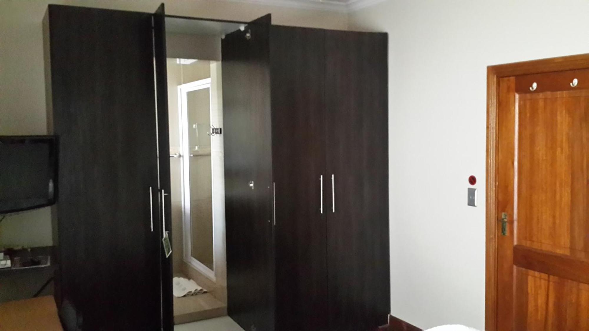 Eagle Rock Executive Guest House Кемптън Парк Стая снимка