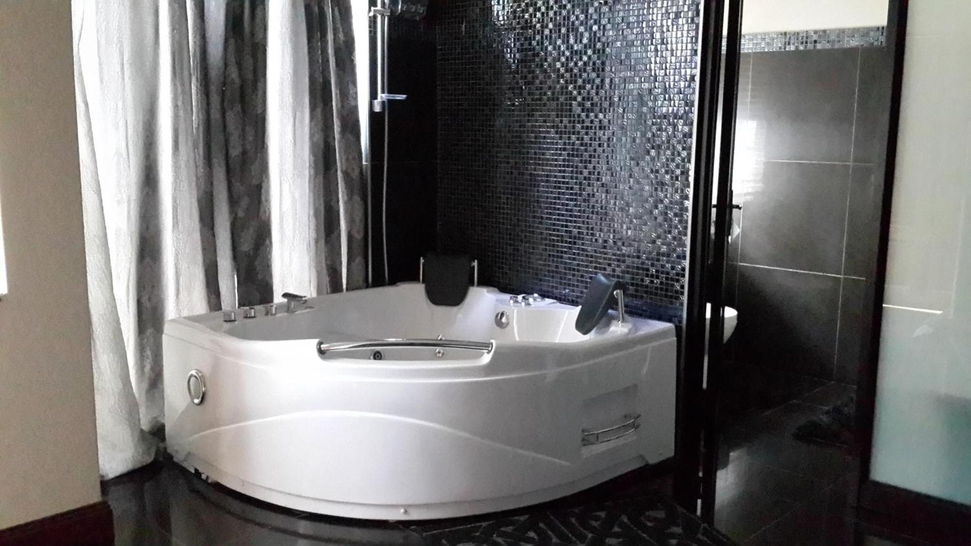 Eagle Rock Executive Guest House Кемптън Парк Стая снимка