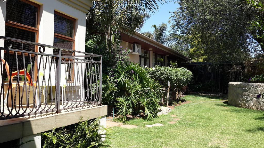 Eagle Rock Executive Guest House Кемптън Парк Стая снимка