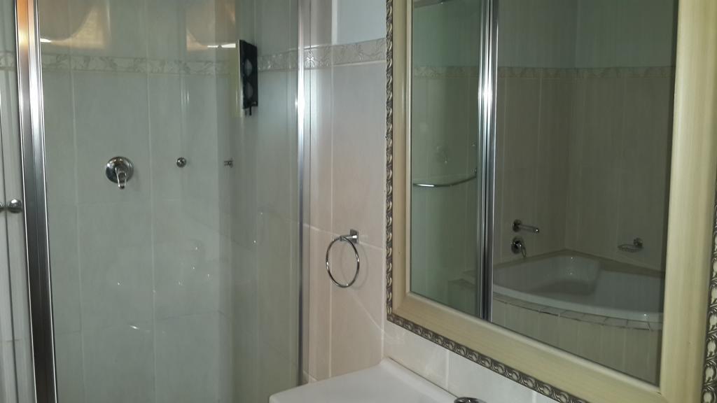 Eagle Rock Executive Guest House Кемптън Парк Екстериор снимка