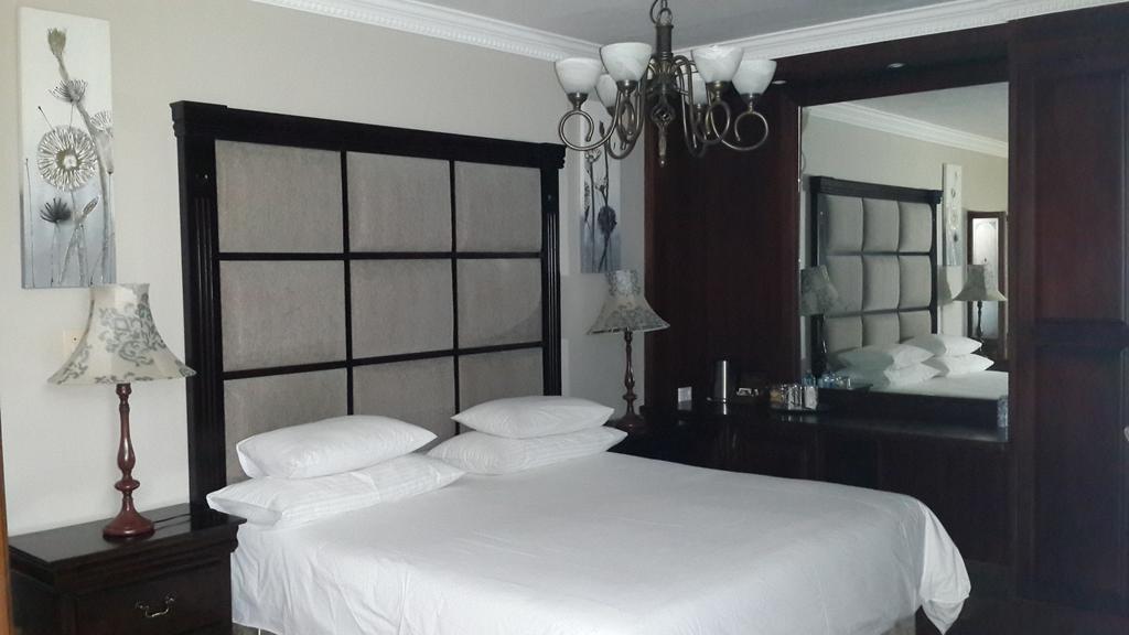 Eagle Rock Executive Guest House Кемптън Парк Стая снимка