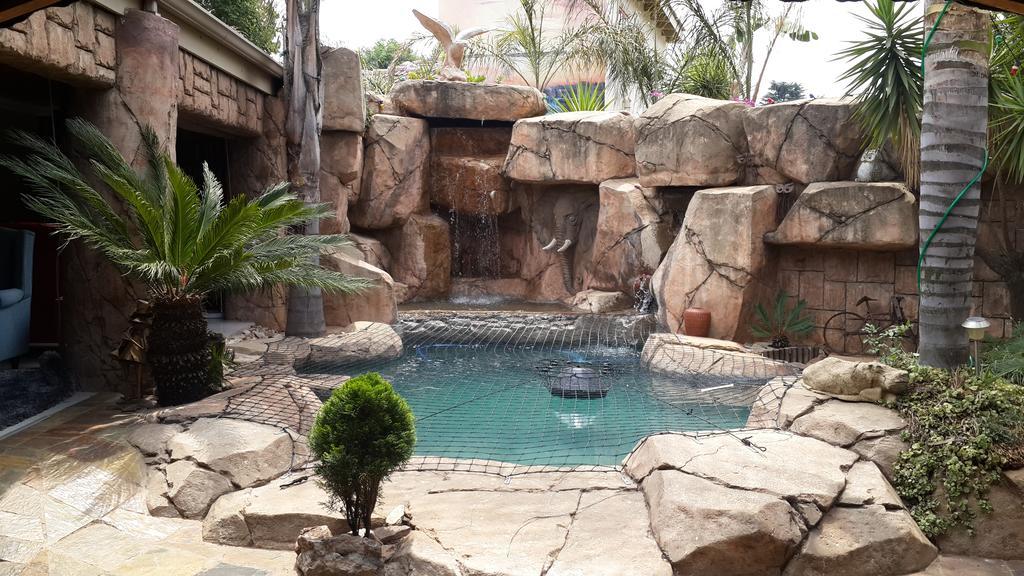Eagle Rock Executive Guest House Кемптън Парк Екстериор снимка