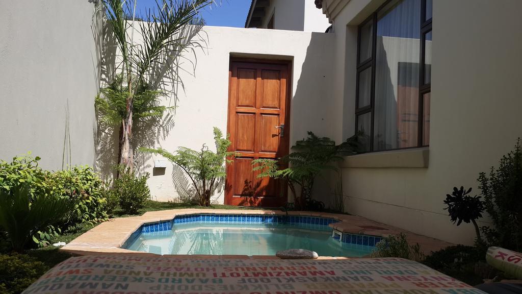 Eagle Rock Executive Guest House Кемптън Парк Екстериор снимка
