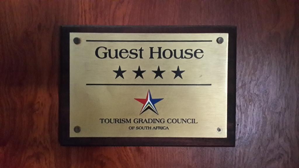 Eagle Rock Executive Guest House Кемптън Парк Екстериор снимка