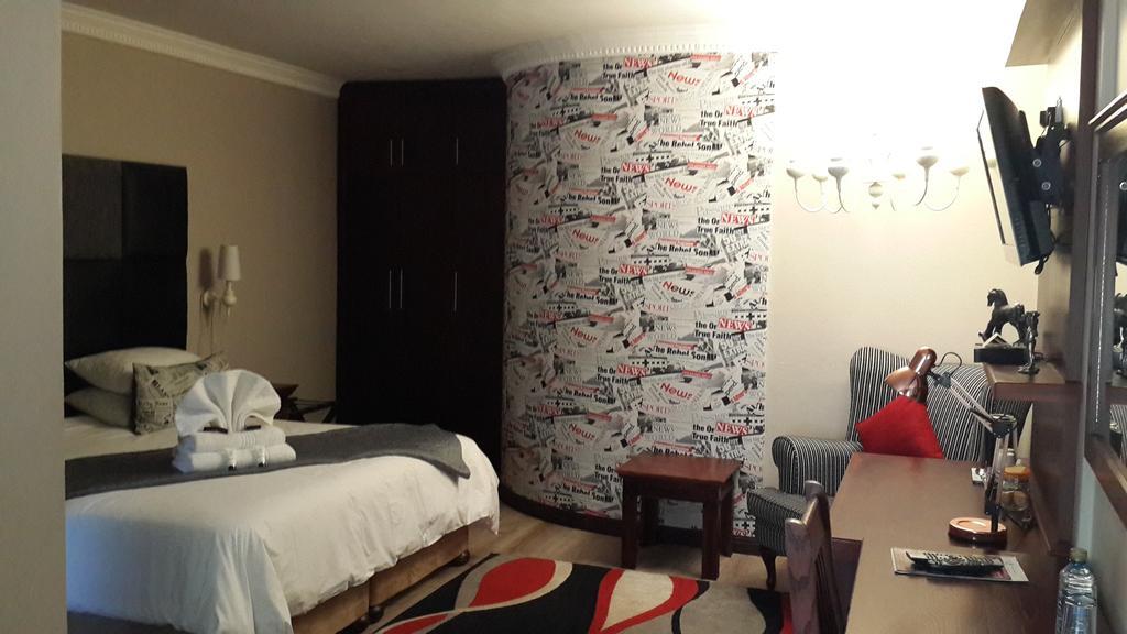 Eagle Rock Executive Guest House Кемптън Парк Стая снимка