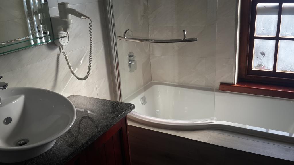 Eagle Rock Executive Guest House Кемптън Парк Стая снимка