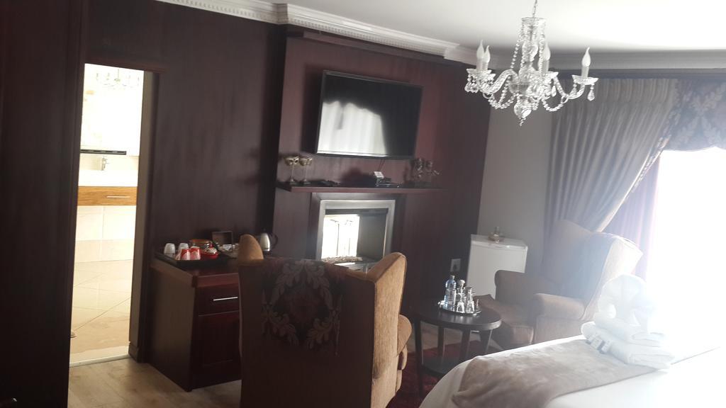 Eagle Rock Executive Guest House Кемптън Парк Стая снимка