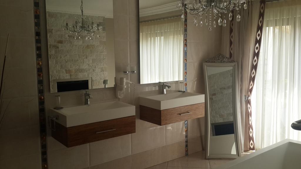 Eagle Rock Executive Guest House Кемптън Парк Стая снимка
